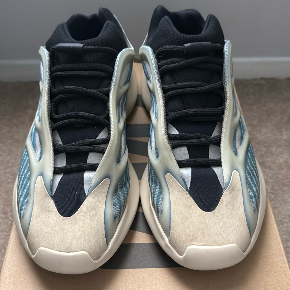 Adidas Yeezy 700 V3
